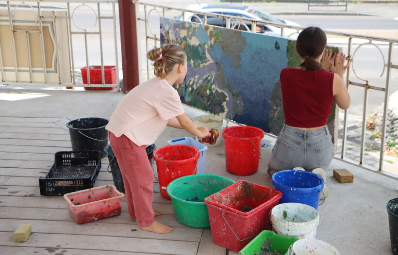 Les mains dans l'eau